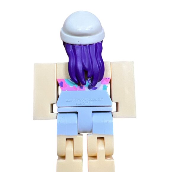 Top Roblox Runway Model Action Figure 2.75 Inches ( No Virtual Code ) - Picture 2 of 5